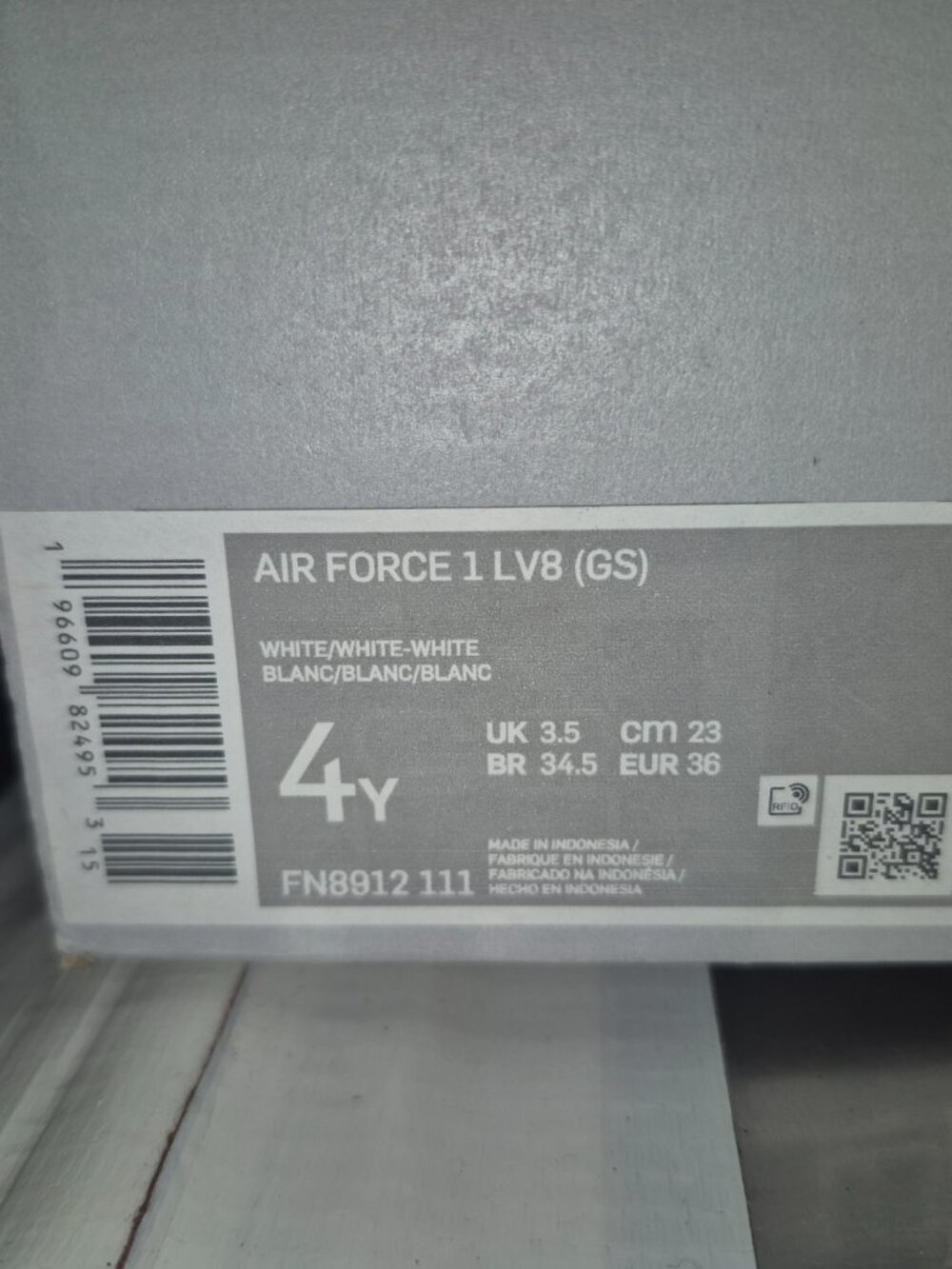 Sneakers - Picture 2 of 2